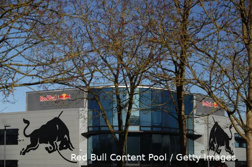 red-bull-powertrains-1-fabriek