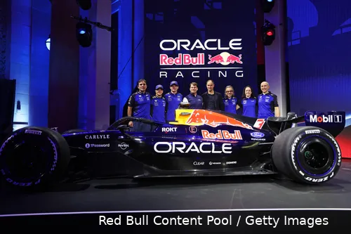 isack-hadjar-red-bull-racing-2026-detroit-1-laurent-mekies-max-verstappen-1-pierre-wache-oliver-mintzlaff-jim-farley