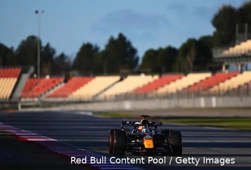 max-verstappen-red-bull-racing-barcelona-wintertest-test-rb22-14