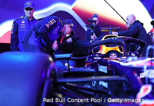 max-verstappen-red-bull-racing-reveal-1-rb22-12