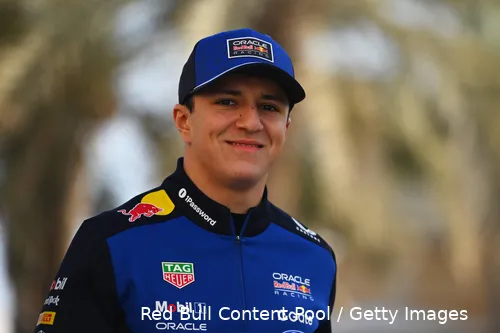 isack-hadjar-red-bull-racing-wintertest-bahrein-2026-1