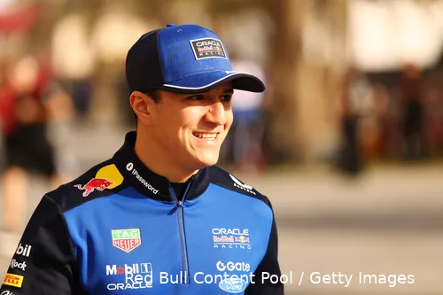 isack-hadjar-red-bull-racing-wintertest-bahrein-2026-12