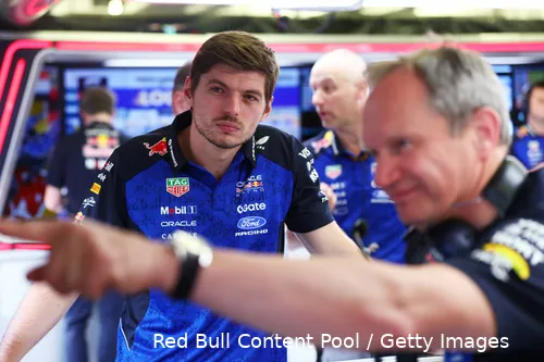 max-verstappen-red-bull-racing-bahrein-wintertest-paul-monaghan-pedals