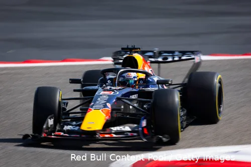 max-verstappen-red-bull-racing-rb22-wintertest-bahrein-111