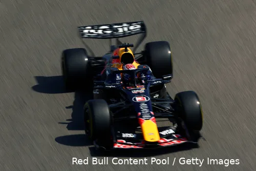 max-verstappen-red-bull-racing-rb22-wintertest-bahrein-115
