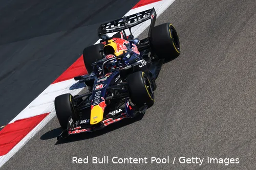max-verstappen-red-bull-racing-rb22-wintertest-bahrein-119