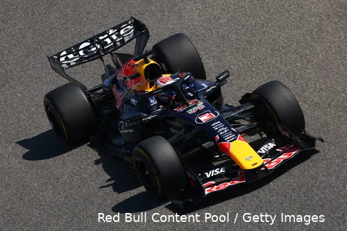 max-verstappen-red-bull-racing-rb22-wintertest-bahrein-122