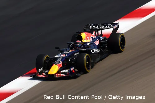 max-verstappen-red-bull-racing-rb22-wintertest-bahrein-14