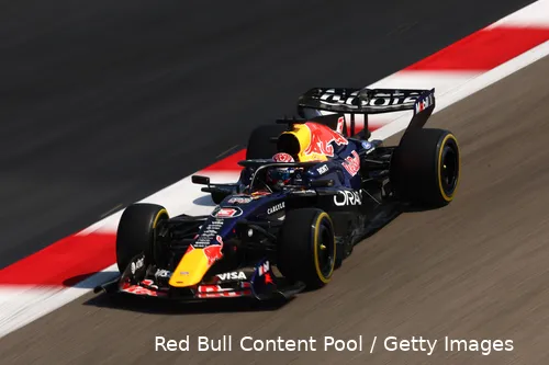 max-verstappen-red-bull-racing-rb22-wintertest-bahrein-15