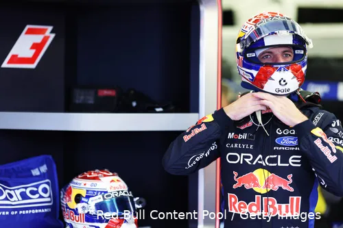 max-verstappen-red-bull-racing-wintertest-bahrein-1-helm-4