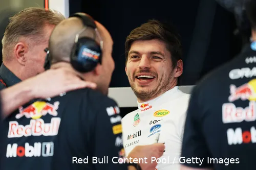 max-verstappen-red-bull-racing-wintertest-bahrein-3-3-12-lach-gianpiero-lambiase-jos-verstappen