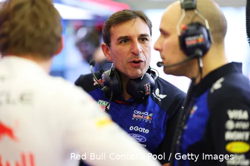 max-verstappen-red-bull-racing-wintertest-bahrein-3-3-12-pierre-wache-gianpiero-lambiase