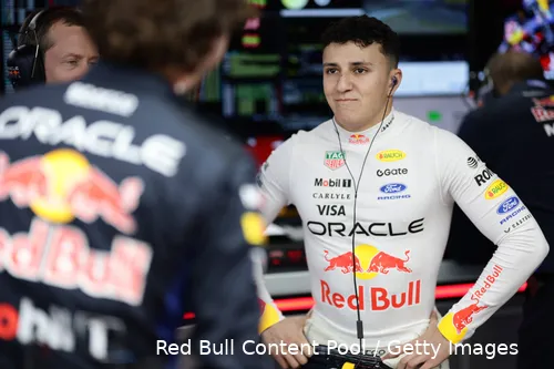 isack-hadjar-red-bull-2026-zondag-japan-race