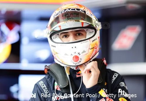 isack-hadjar-red-bull-2026-zondag-japan-race-helm-1