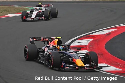 isack-hadjar-red-bull-racing-2026-china-zondag-race-ollie-bearman-haas
