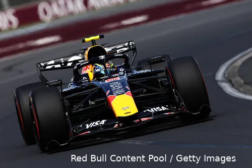 isack-hadjar-red-bull-racing-2026-rb22-training-zaterdag-australie-2
