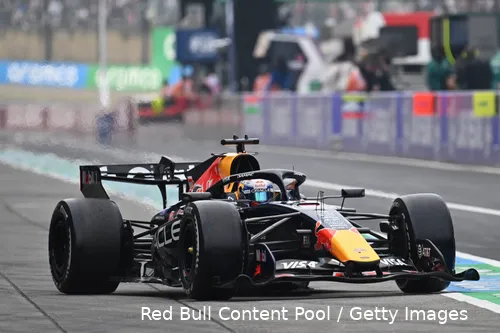 max-verstappen-rb22-red-bull-racing-2026-zondag-japan-race-pitstop