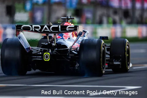 max-verstappen-red-bull-racing-china-sprintrace-1-start-wielspin