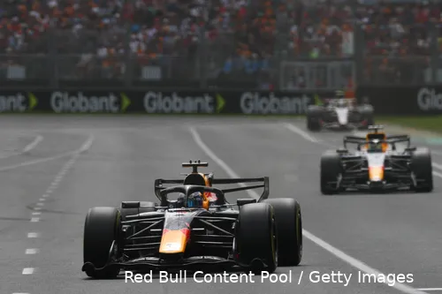 max-verstappen-red-bull-racing-rb22-australië-grand-prix-1-straight-line-mode-arvid-lindblad
