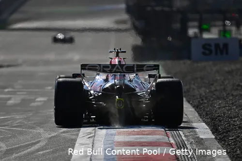 max-verstappen-red-bull-racing-rb22-china-12-1
