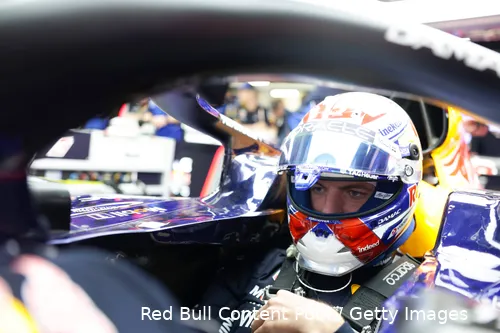 max-verstappen-red-bull-racing-rb22-china-12-1-cockpit