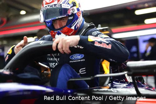 max-verstappen-red-bull-racing-rb22-china-12-1-uitstappen-exit