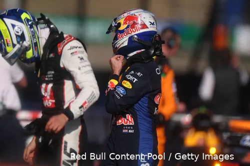 max-verstappen-red-bull-racing-rb22-china-12-13-oliver-bearman