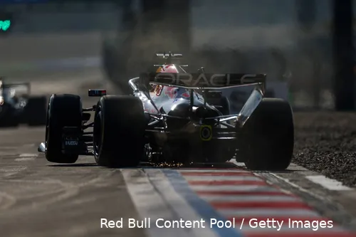 overstuur-max-verstappen-red-bull-racing-china-vrijdag-5-rb22-113