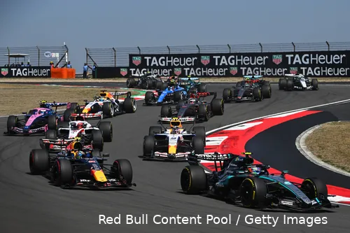 start-sprintrace-red-bull-racing-isack-hadjar-kimi-antonelli-1