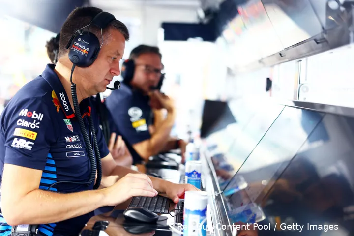 <i>Courtenay gaat naar McLaren, maar Red Bull wil hem in 2025 toch nog inzetten.</i>