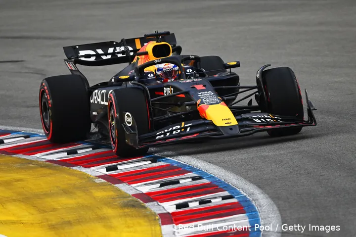 <i>Verstappen in bocht 2 tijdens de kwalificatie.</i>