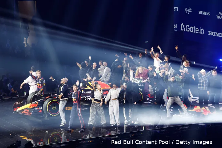 launch event 2025 londen o2 max verstappen red bull racing liam lawson 6