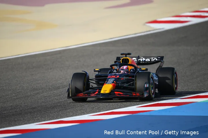 liam lawson red bull rb21 bahrain shakedown