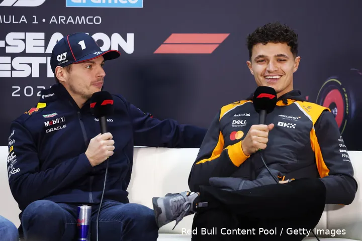 <i>Norris lacht, Verstappen twijfelt.</i>