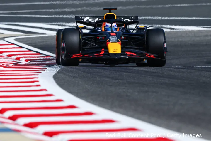 max verstappen rb21 bahrein wintertest red bull racing 12 15