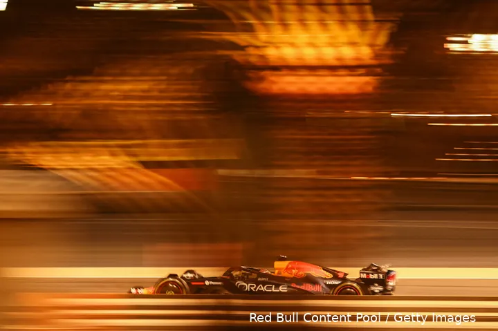 <i>Verstappen in de RB21.</i>