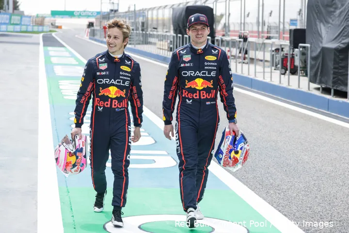 max verstappen red bull rb21 bahrain shakedown