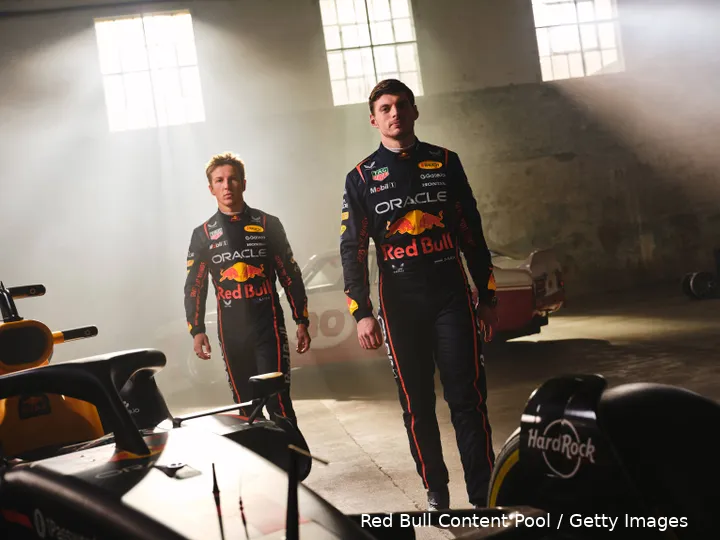 Verstappen heeft dit jaar een nieuwe teamgenoot, Liam Lawson.