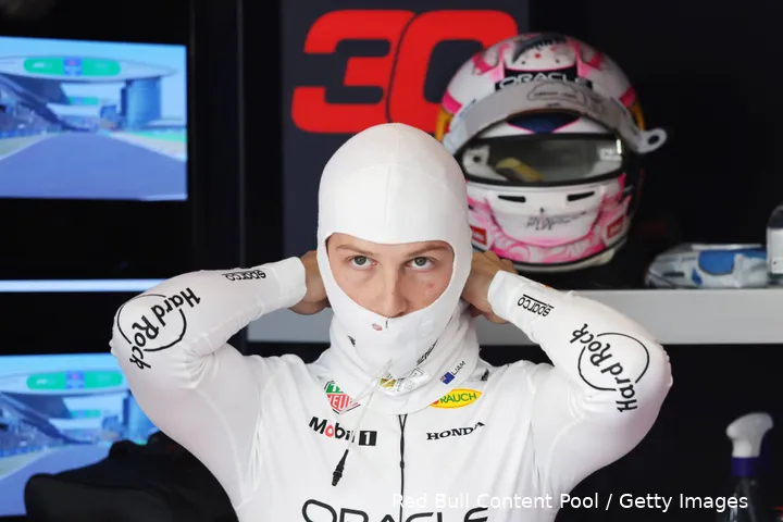 liam lawson rb21 red bull racing helm china 1