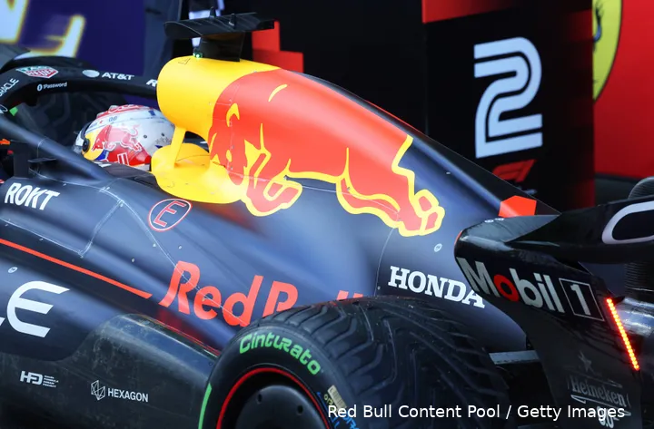 <i>Gedurende de winterstop spraken de journalisten met name over de wijzigingen onder de motorkap van Red Bull.</i>