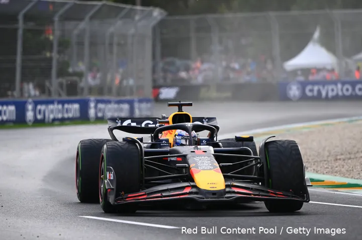 <i>Max Verstappen reed een gedeelte van de race in niemandsland.</i>