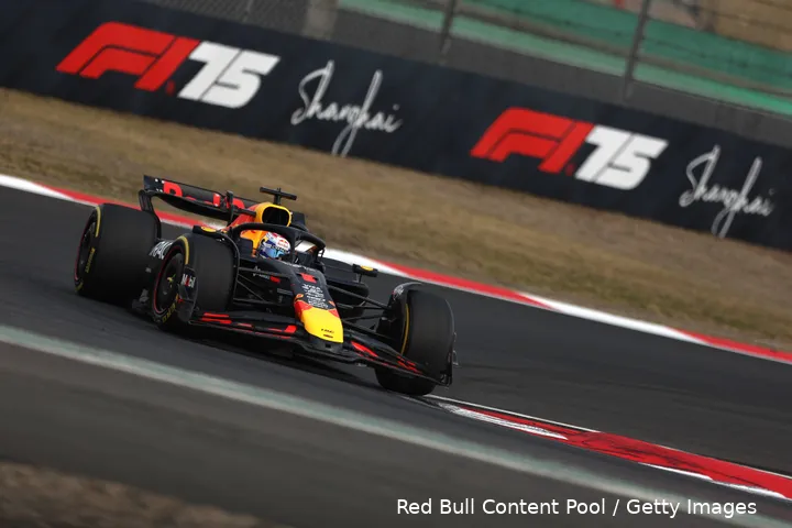 <i>Verstappen heeft al vaker aangegeven niet blij te zijn met de auto.</i>