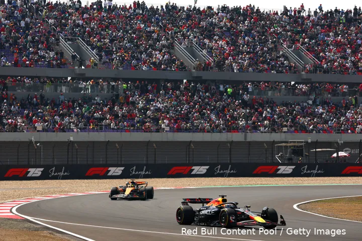 Verstappen moest enkel Hamilton en Piastri voor zich laten in de sprintrace.