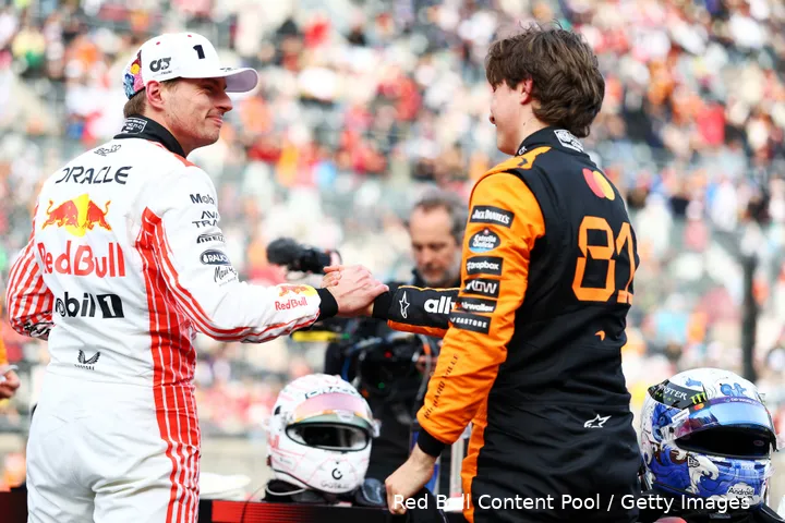 max verstappen racepak wit japan 2025 1 oscar piastri