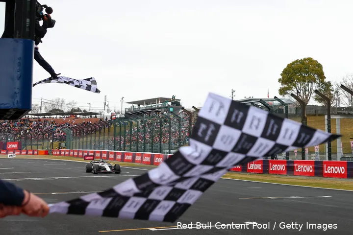 max verstappen rb21 livery red bull racing japan 1 winst finish