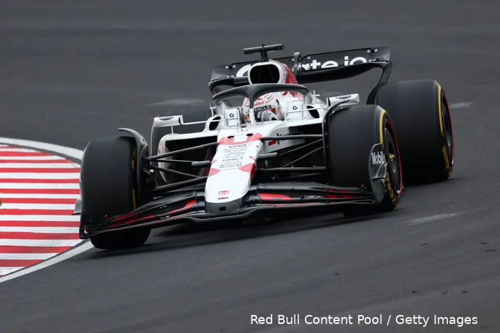 <i>Verstappen klaagde zelfs op Suzuka over onderstuur.</i>