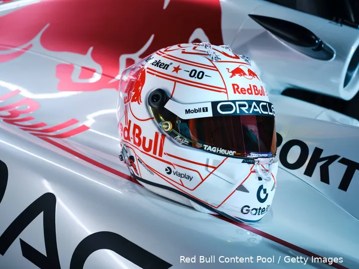 <i>De Japan-helm van Verstappen.</i>