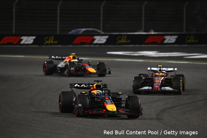 <i>Red Bull had problemen bij de pitstop.</i>