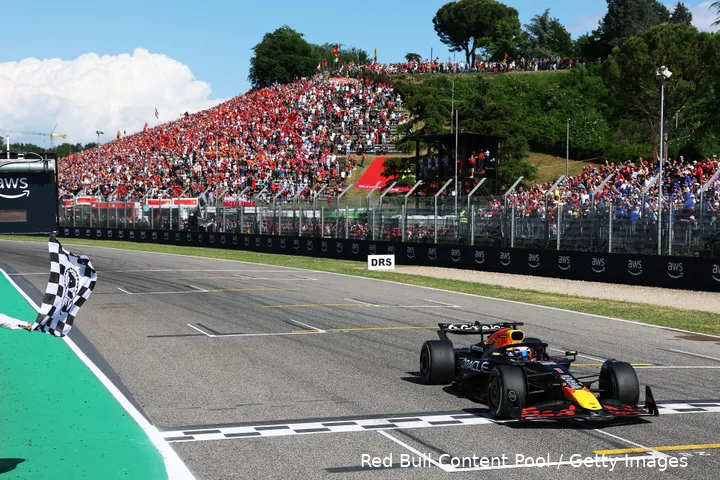 <i>Verstappen troeft McLaren af.</i>