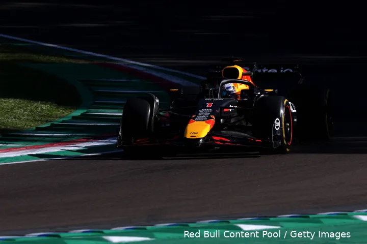 Verstappen was tijdens de vrijdagsessies in Imola niet tevreden met zijn bolide.